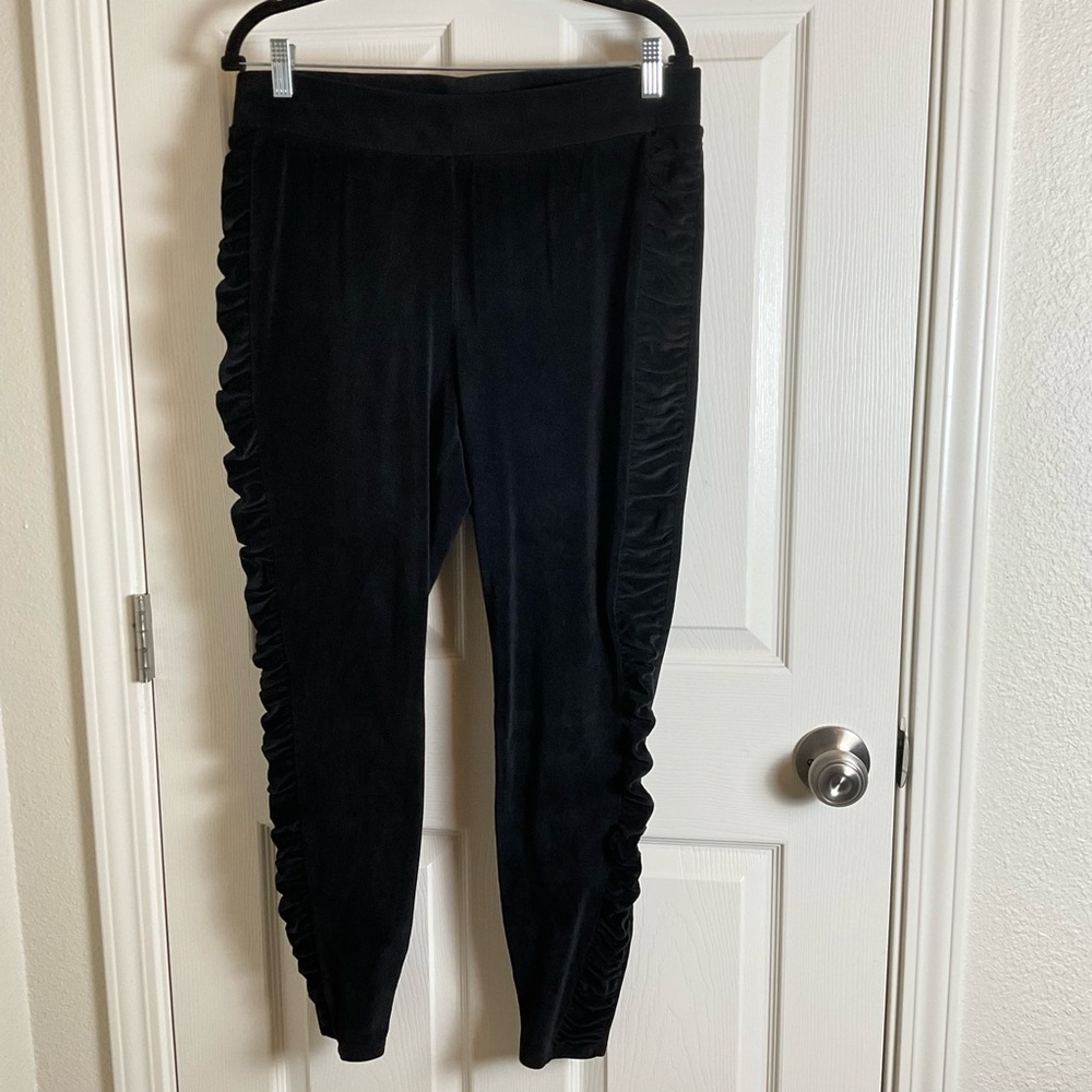TORRID Signature Waist Ruched Velour Side Leggings Black Plus Size 2 18-20 - Picture 3 of 10